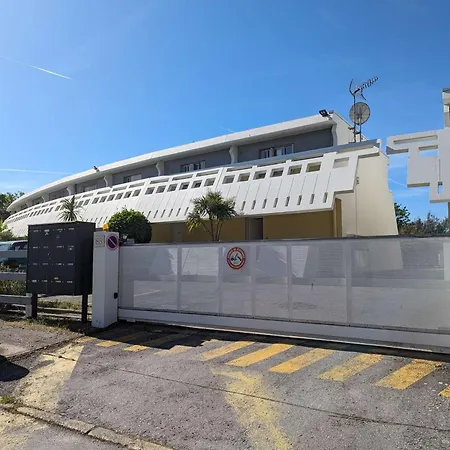 Apartment Duplex En Bord De Avec Jardin Prive Et Acces Direct A La Plage, Climatisation, Parking Et Internet. - Fr-1-250-282 *