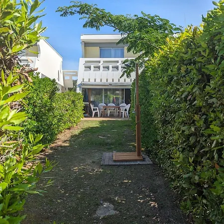 Apartment Duplex En Bord De Avec Jardin Prive Et Acces Direct A La Plage, Climatisation, Parking Et Internet. - Fr-1-250-282 *